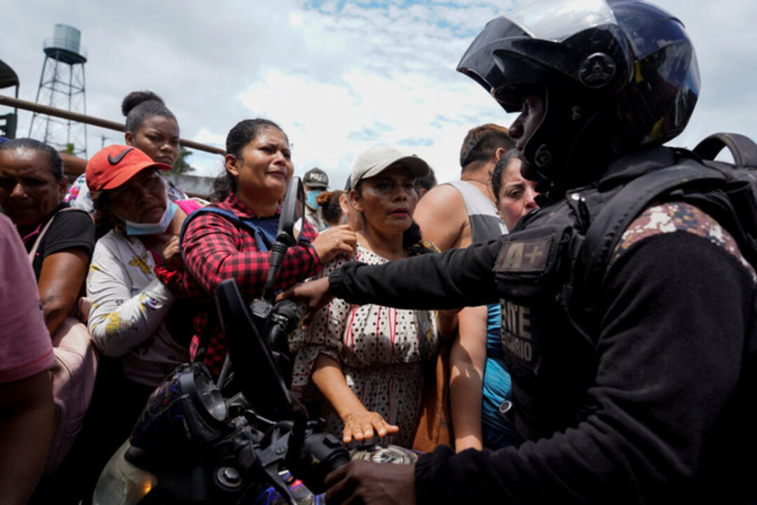 Nepokoje ve vězení v Ekvádoru si vyžádaly nejméně 43 mrtvých a více než 200 vězňů uprchlo