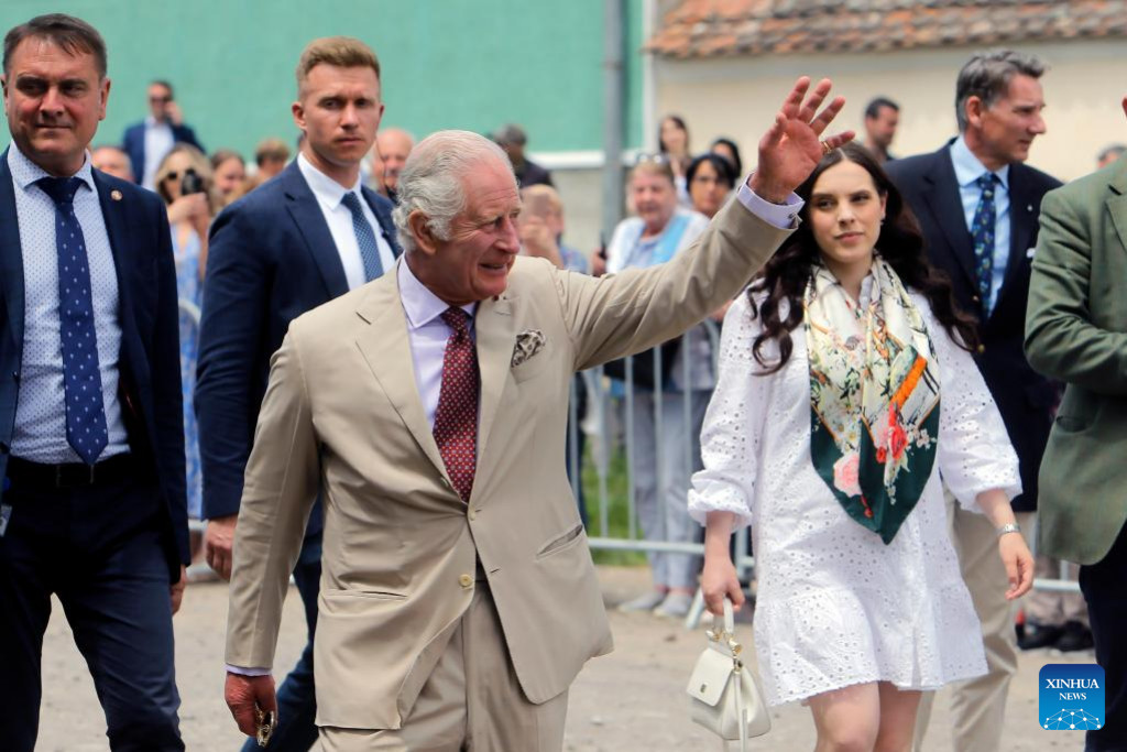 Britský král Karel III. navštívil Viscri v Rumunsku