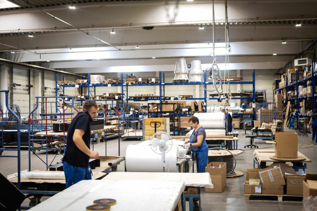 V loňském roce bylo Maďarsko na úrovni 76,6 procenta úrovně rozvoje EU, ale domácí hospodářská politika má ambicióznější cíle, které by zemi do roku 2030 vynesly až na 90 procent průměru EU, ale stagnace unijních fondů by mohla tohle všechno ohrozit. Regős se domnívá, že zásadní problém je v tom, že bez fondů EU by dohánění trvalo mnohem déle, zejména proto, že tyto prostředky jsou k dispozici našim přímým konkurentům, takže nedostatek těchto prostředků – jak je vidět na údajích o letošním růstu – je obrovský. znamená to i nevýhodu.