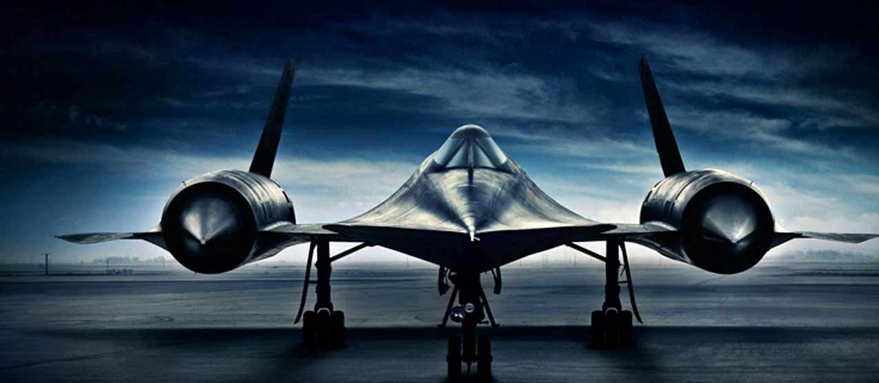 SR-71 Blackbird se stal legendárním průzkumným letounem především díky použití titanu, který tvořil asi 90 % jeho konstrukce