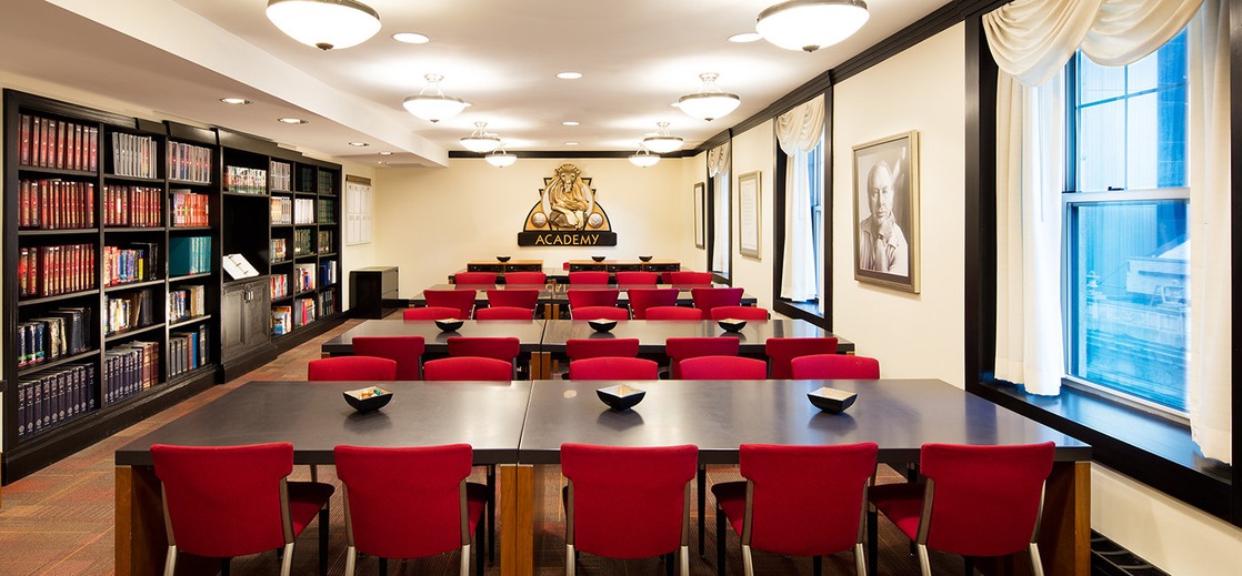 Akademie je místem, kde se scientologové školí, aby se stali auditory (duchovními poradci), schopnými aplikovat technologii auditu k pomoci druhým dosáhnout duchovní svobody