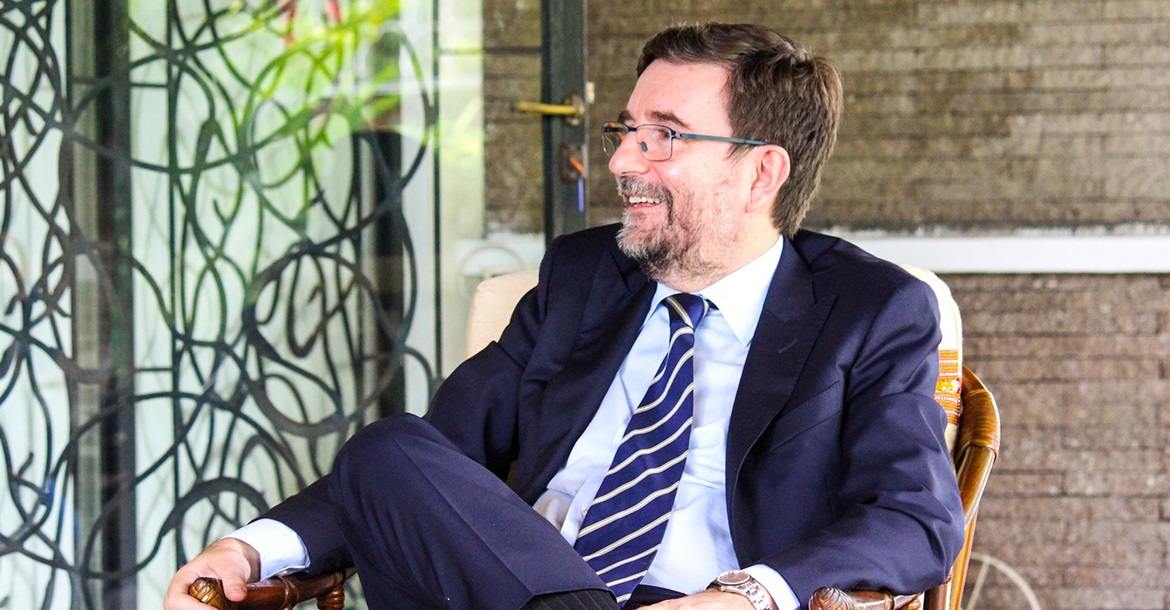 Italský diplomat Edoardo Pucci promluvil o bezpečnostní situaci v Salvadoru a upozornil na nedávné snahy vlády o zlepšení bezpečnosti v zemi