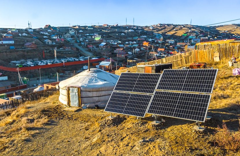 Ulánbátarská gerská čtvrť se začíná přesouvat na obnovitelné zdroje energie