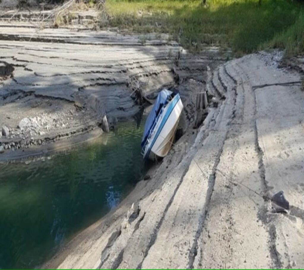 Nízká hladina vody v jezerech Arrow Lakes v jižním vnitrozemí BC a kolem nich vyvolává u některých obyvatel obavy, že se pro ochranu nádrže nedělá dost