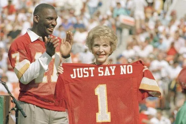 Bývalá první dáma Nancy Reaganová obhajující svou kampaň Just Say No (Zdroj: Campaign US)