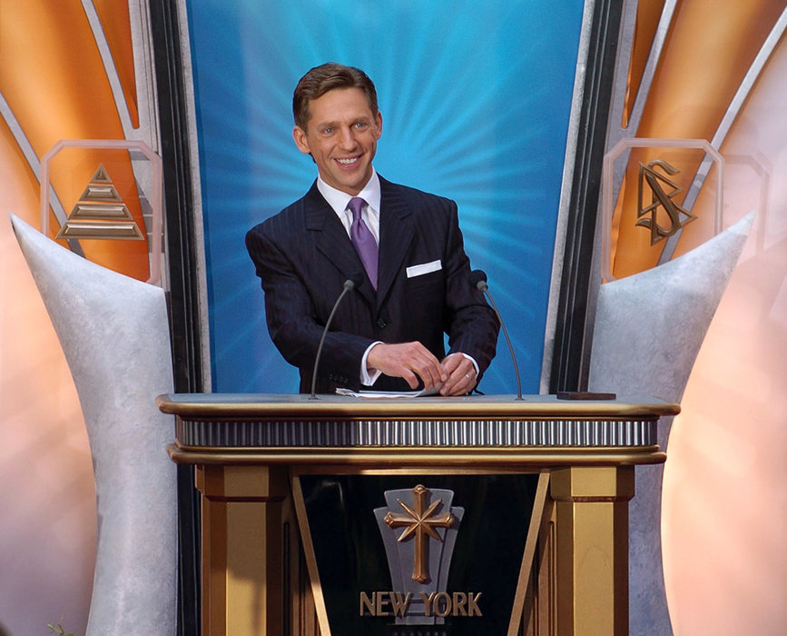 Pan David Miscavige, předseda představenstva Centra náboženských technologií a církevní vůdce scientologického náboženství, slavnostně zahájil otevření Scientologické církve v New Yorku.