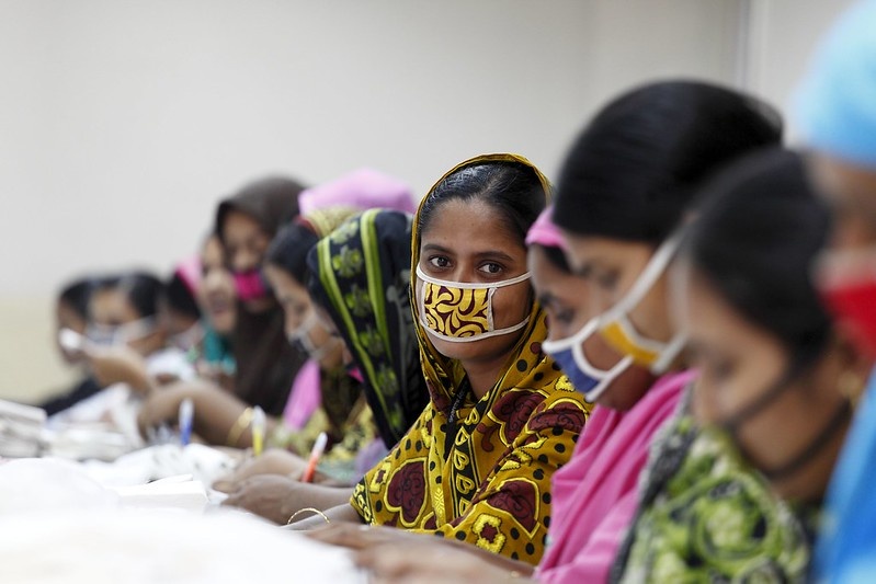 Nákupní praktiky globálních značek spojené se zneužíváním oděvních dělníků v jižní Asii