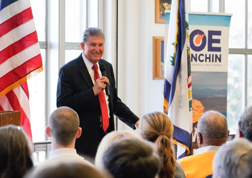 MANCHIN, CAPITO PŘEDSTAVUJÍ DŮVĚROVÝ ZÁKON PRO ZAČLENĚNÍ DO BALÍČKOVÉHO PŘÍPRAVKU COVID-19
