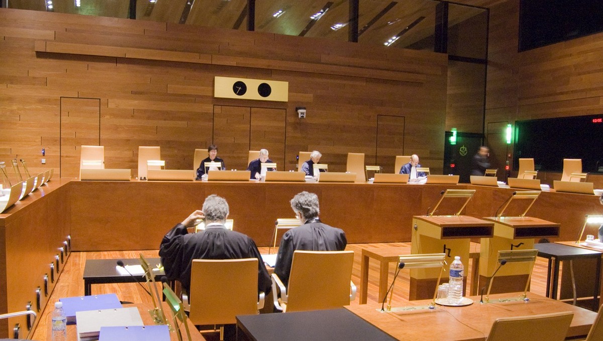 Kverulant před soudem EU: Brusel odmítá poskytnout informace o prebendách europoslanců